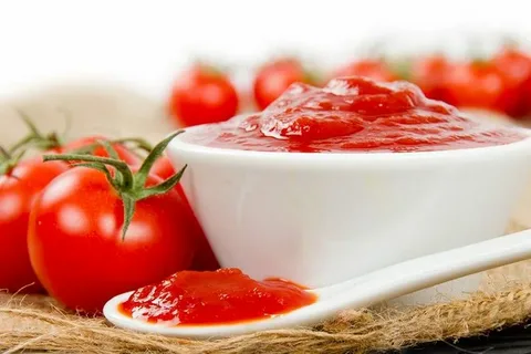 رب گوجه خانگی تولید شده با روش سنتی و اصیل